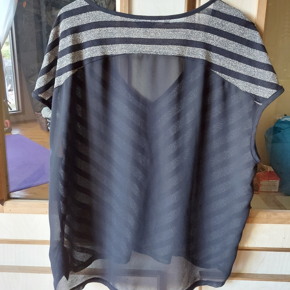 Beautiful Guess top - Picture 3 of 4